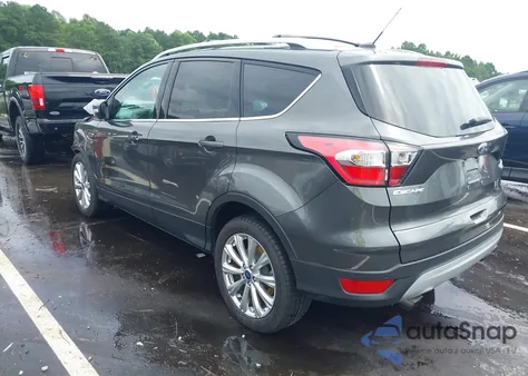 2017 Ford Escape Titanium z USA, uszkodzony, nr VIN 1FMCU0J97HUD24223